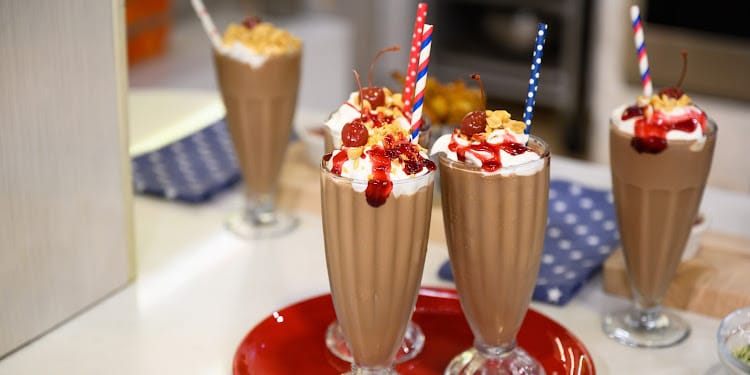 Lucky Fruit Juice And Shakes