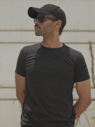 Basic Slim Fit T-shirt -Black-Large