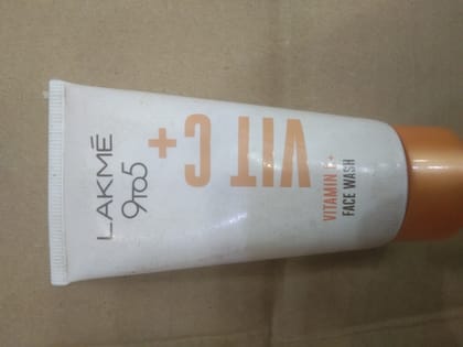 Lakme Vitamin c+ Face wash 