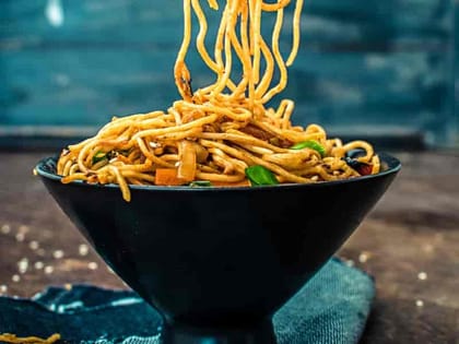 Schezwan Noodles (750 ML)