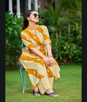 YAGNIK FASHION Women Rayon Solid A-line Kurti With Palazzo ( Yellow )