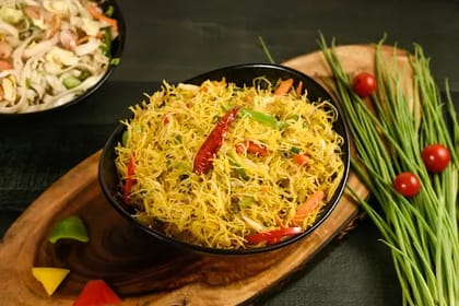 Egg Singapore Noodles Hakka