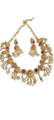 NEACSET WITH EAR RINGS