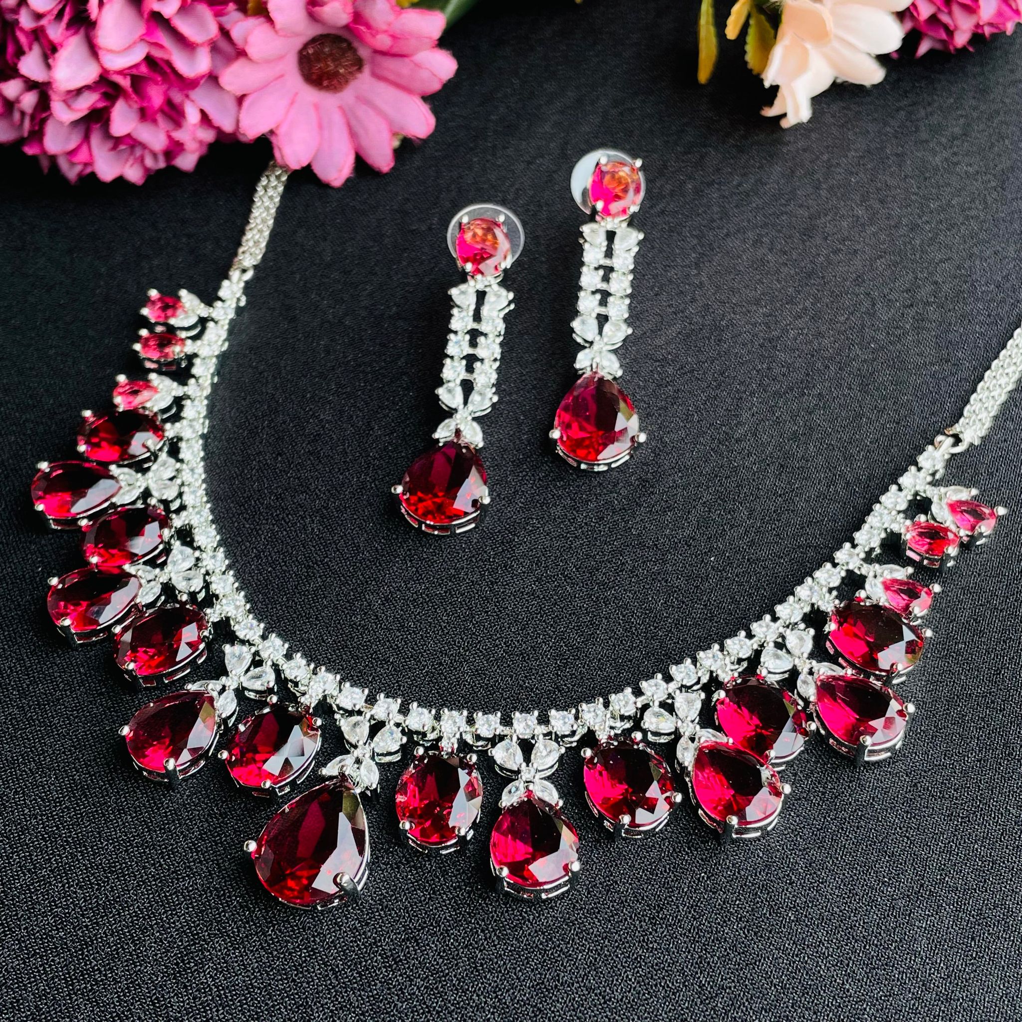 Ad Hazel Neckpiece-Red