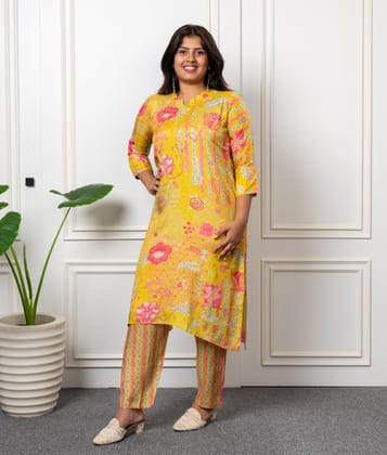 Muslin kurta and pant set with sequin and bead embroidery-XL
