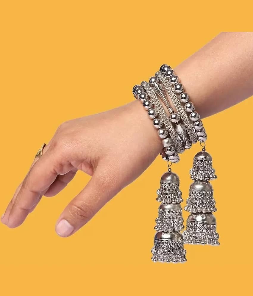 Samridhi DC Silver Bangle ( Pack of 1 )