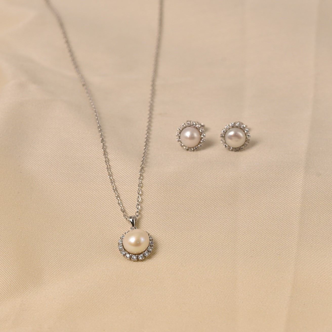Falak Pendant Set