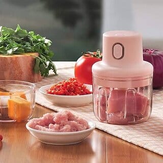 Mini Portable Electric Chopper is a USB-rechargeable, compact, BPA-free cutter for fruits and veggies. Ideal for easy c