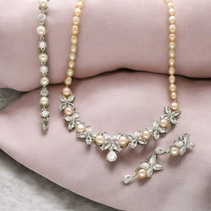 Crimson Crest Pearl Necklace Set With Bracelet