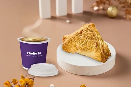 Veg Puff With Beverage