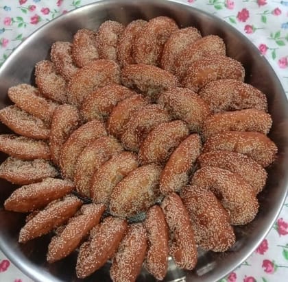 Samarth Anarse (1kg) | Fried in Refined Oil | Crispy Poppy Seed Sweet