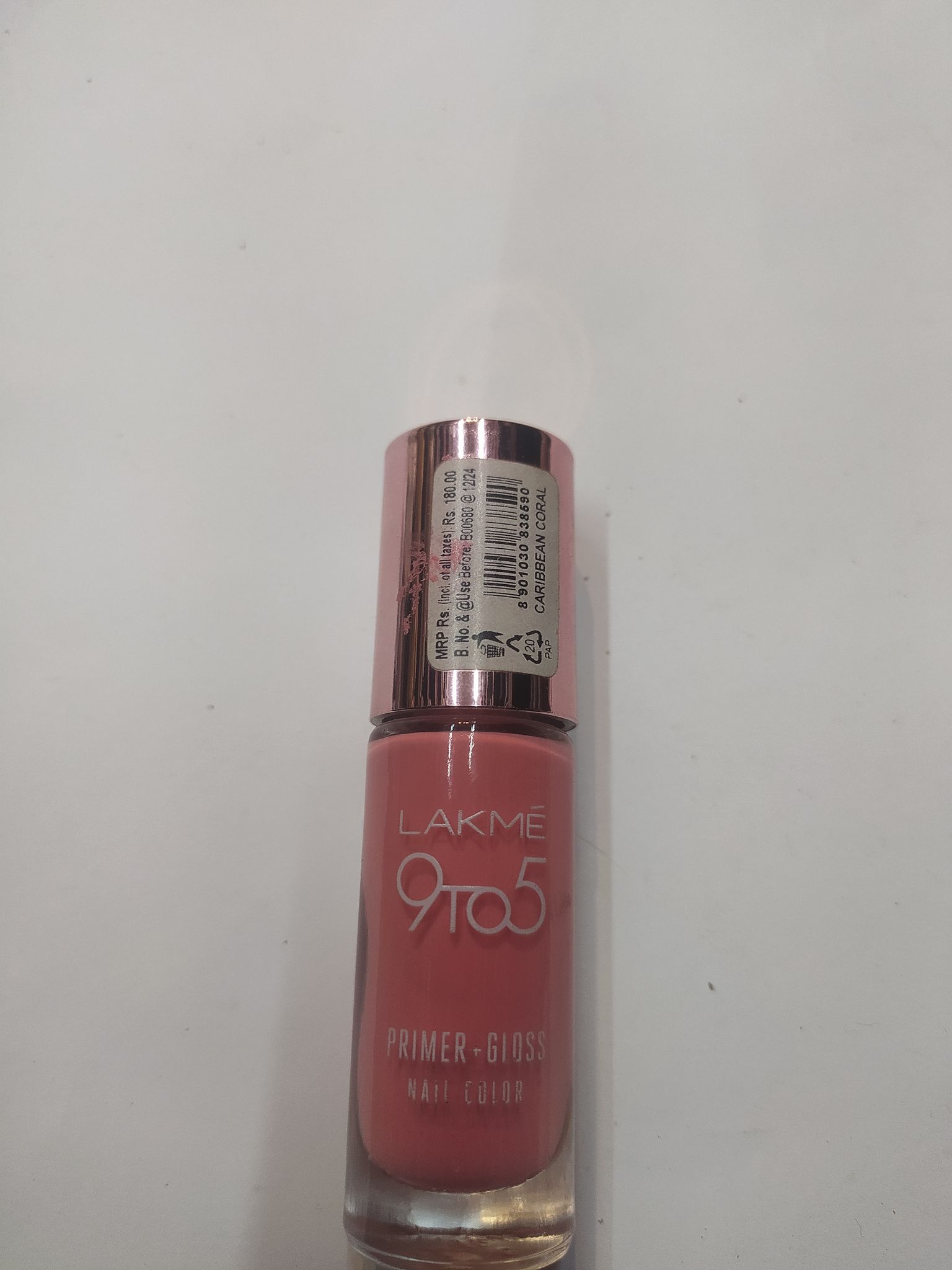 Lakme 9 to 5Primer-gloss Nail color caribbean coral