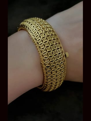Set of two openable square mesh design gold plated kada's-2'8
