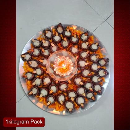 Aaswad Caterers Khajur Dive (1Kg) | Festive Gifting and Celebrations Aaswad Caterers Khajur Dive (1Kg) | Festive Gifting and Celebrations