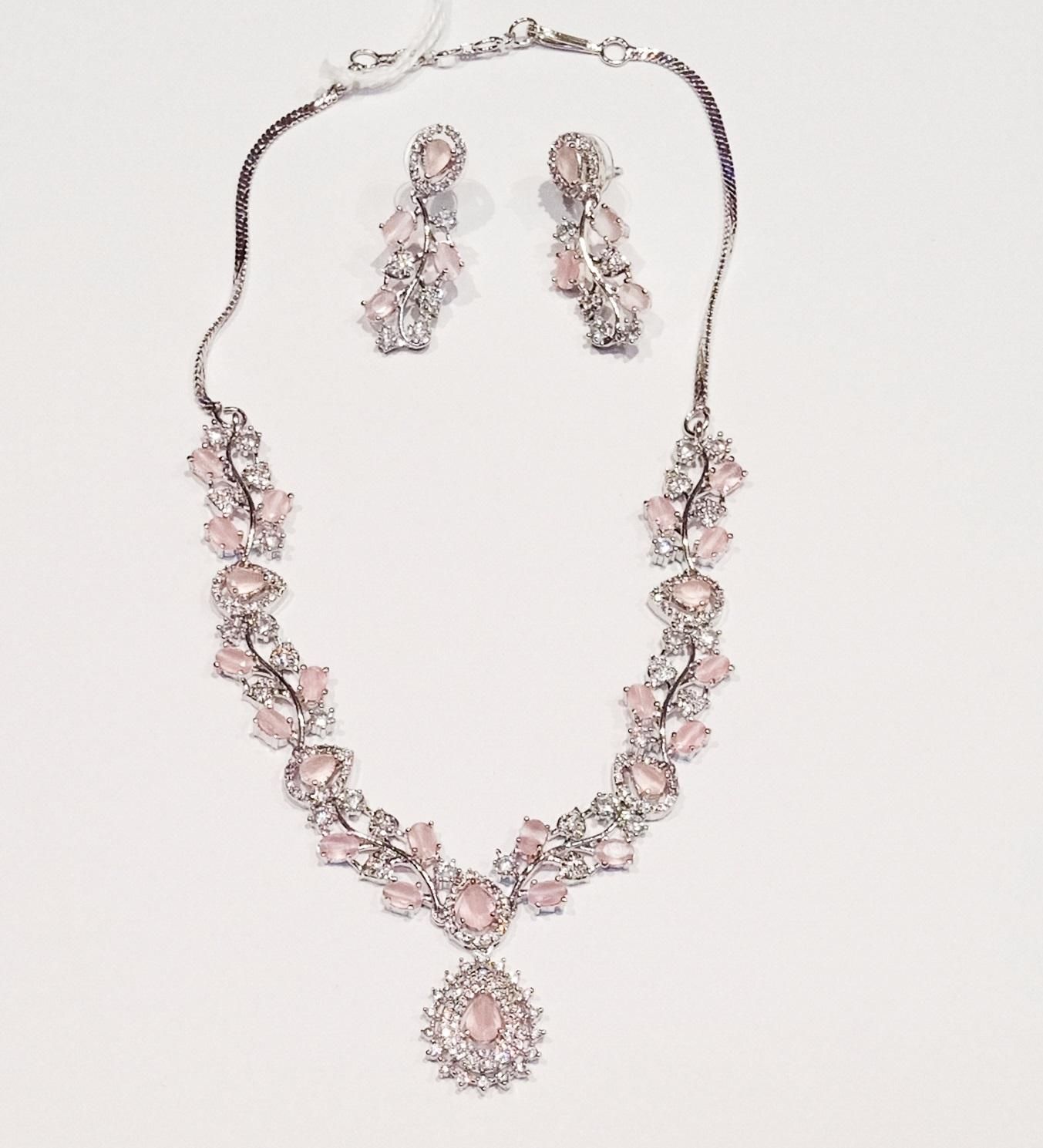 NECKLACE AD