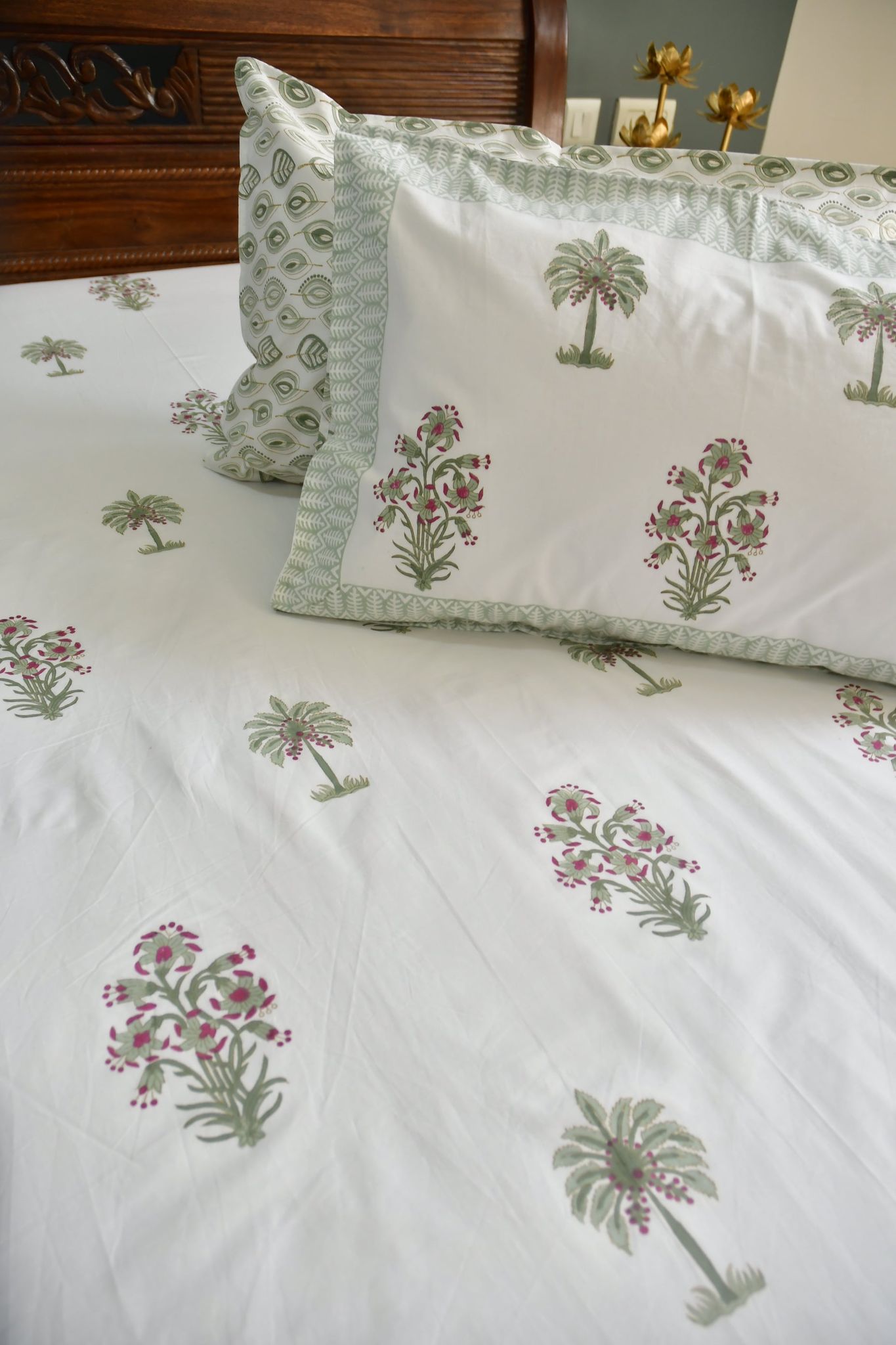 Palm Bliss Bedsheet, Soft Cotton, Tropical Vibes Super King (108 x 108) inches bedsheet