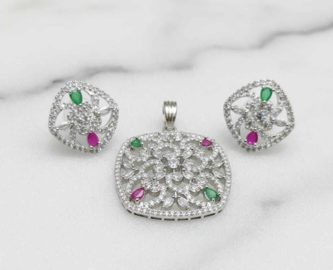 Pendant with earrings