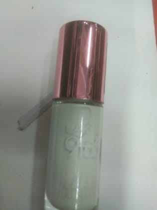 Lakme 9 to 5 primer gloss minty green