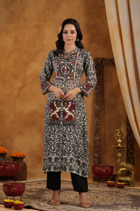 Pure crepe digital print kurta pant set-M