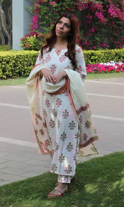 Cotton Textured Peach Mughal Print Suit Set with Printed Mul Dupatta-XXS