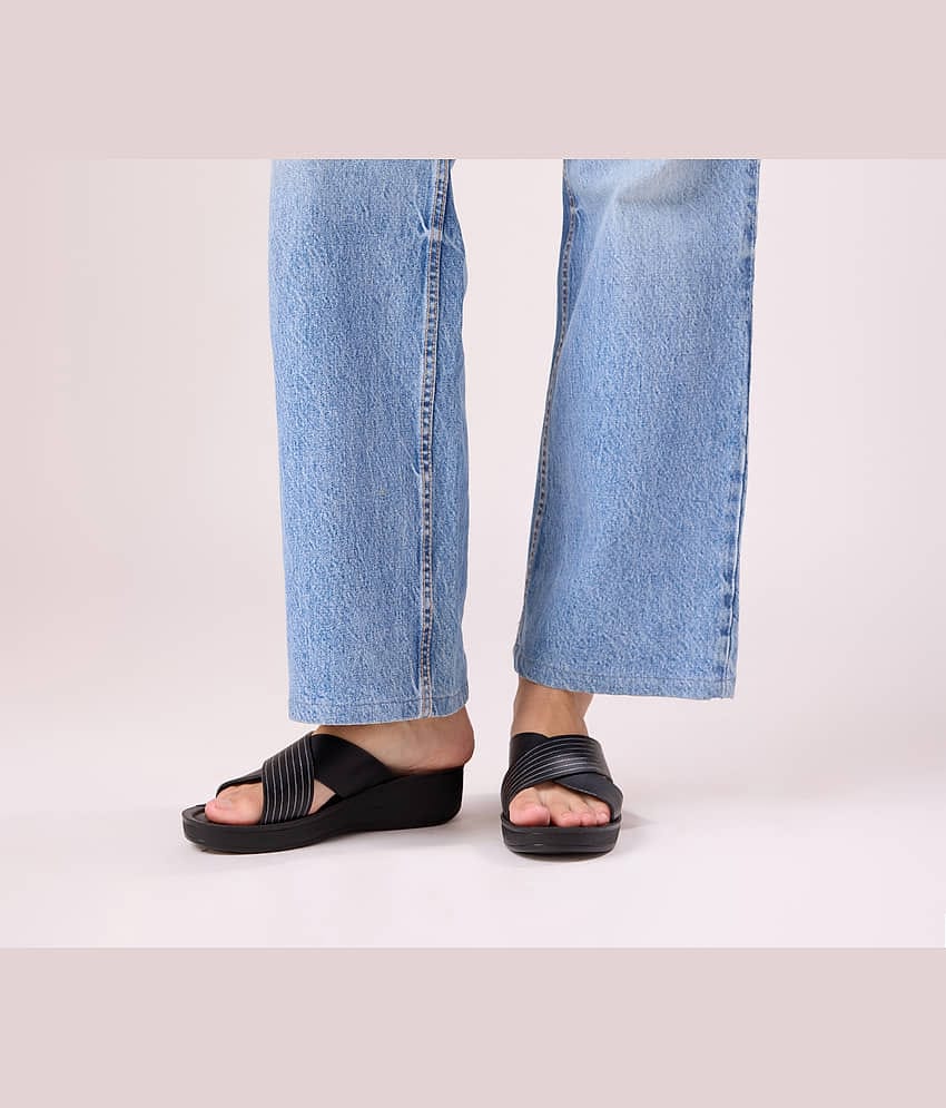 Aerowalk Black Women's Flip Flop