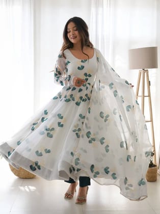 Beautiful Pattern Pure Soft Organza Anarkali Suit Set