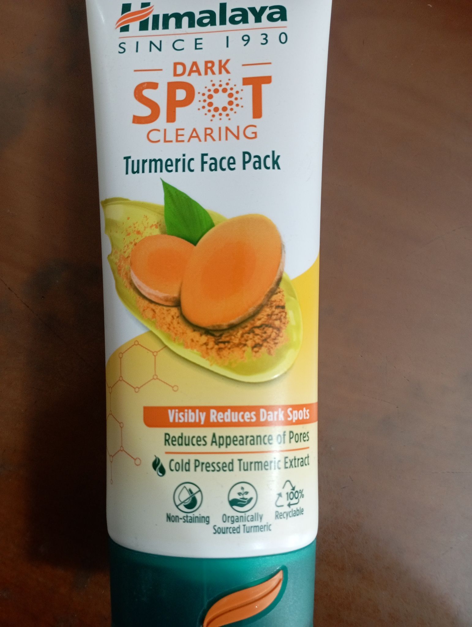 Himalaya dark spot clearing turmeric face pack