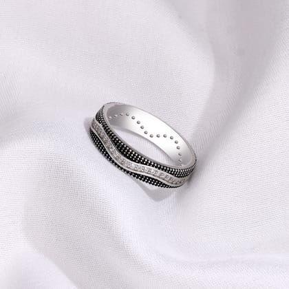 Men’s Wavy Zircon Silver Band-White Stone / Silver / US 7 (17.5 mm Diameter)