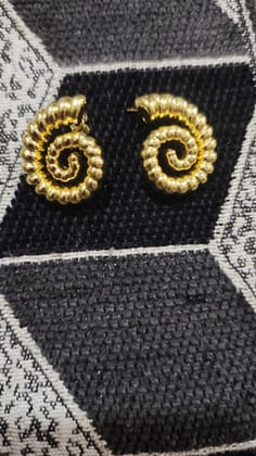 Earring..