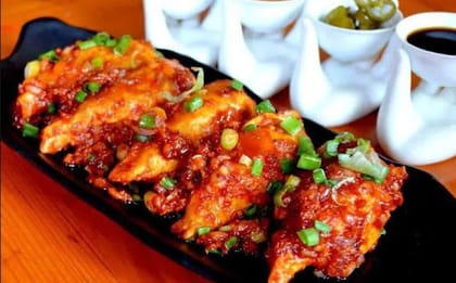 Chicken Schezwan Momos [10 Pieces]
