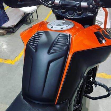 TankTie for KTM Duke (1st Gen)-Matte Black