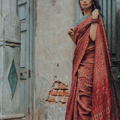 Awesome multy desine maroon Color Pure Crepe Linen Digital Printed Sari 1302