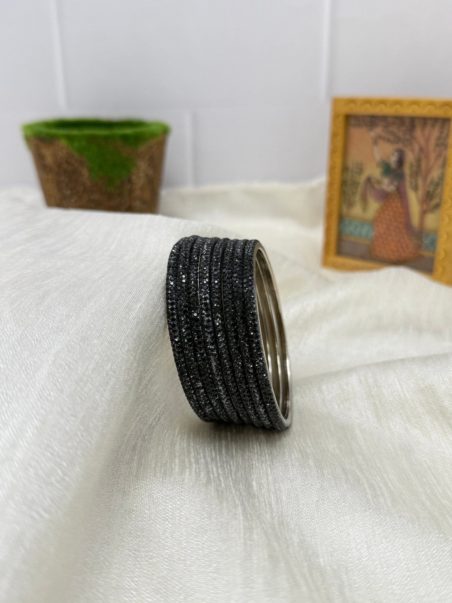 Luxurious Metal Bangle Design 005 (24 Colours)-2.4 / Black