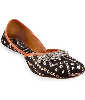 Apratim - Black Women's Juttis