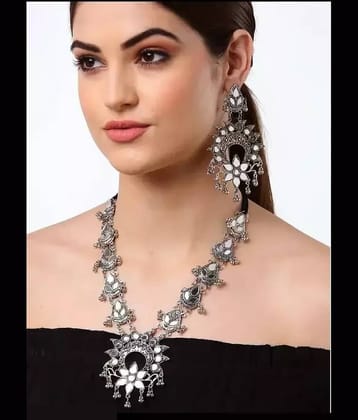 Samridhi DC Silver Alloy Necklace Set ( Pack of 1 )