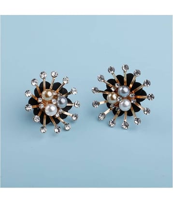 Silver Shine Ravishing Gold Diamond And Pearl Designn Stud Earring