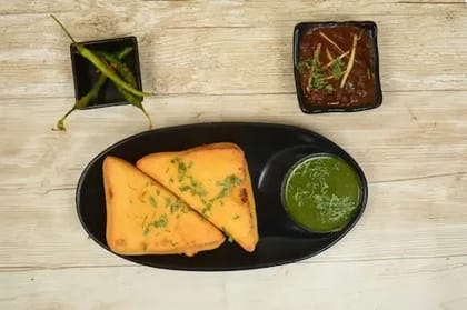 Bread Pakoda [2 Pieces] With Chole