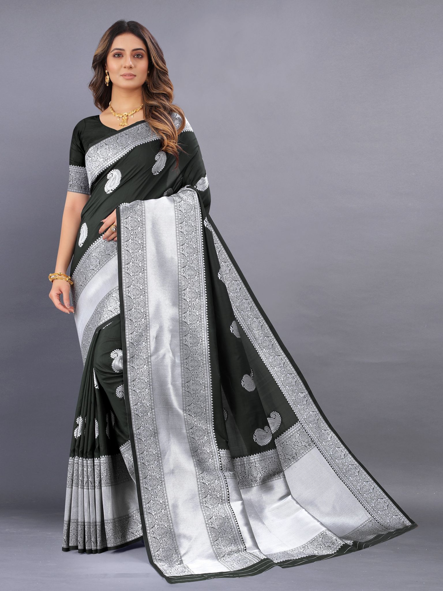 Yavira silk Women's Black Handwoven Silk Blend Saree