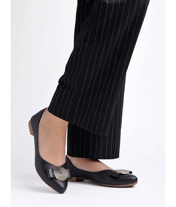 Shoetopia White Women's Casual Ballerinas