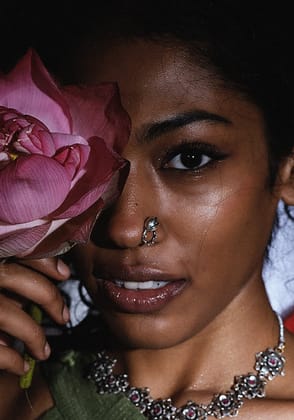 Lotus bud nose pin
