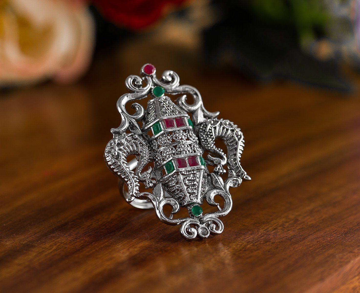 Morison Regal Twist Gold Ring Sophisticated Simplicity