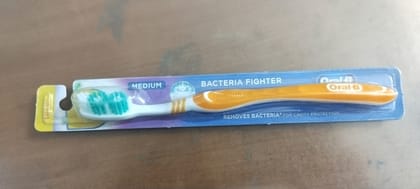 Oral-b Bacteria fighter Medium Removes bacteria forcavet protection 