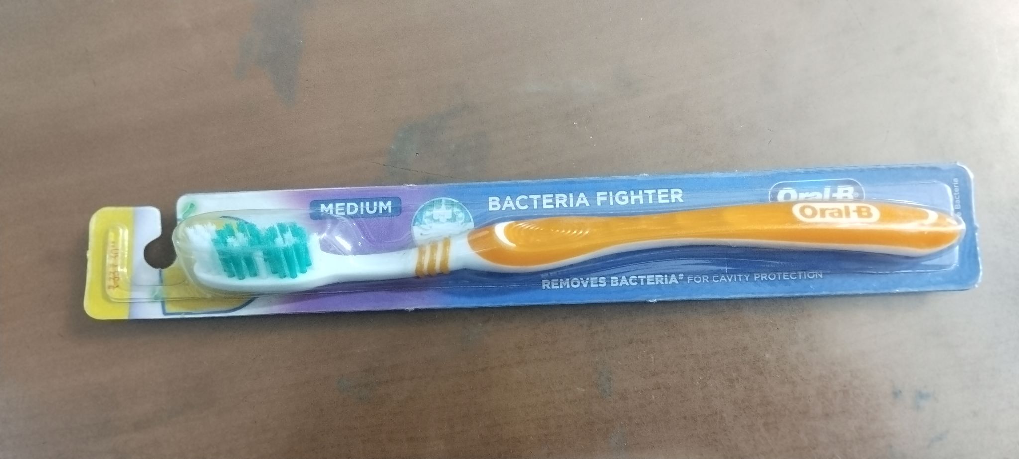 Oral-b Bacteria fighter Medium Removes bacteria forcavet protection 