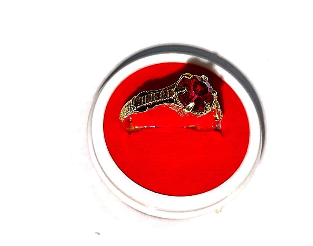 "Stunning Gold Ring with Red Gemstone"