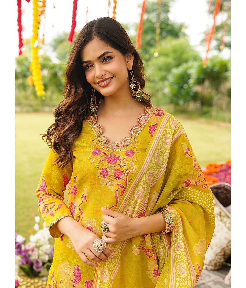 Vaamsi Women Viscose Embroidered Straight Kurti With Pants ( Yellow )