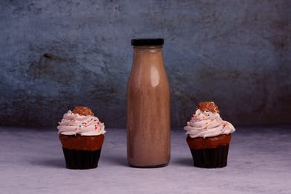 Shake with cupcakes