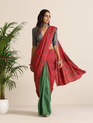 trueBrowns Red Muslin Ikat Saree - Red (Free Size)