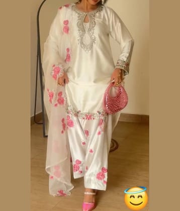 YASHASVI ENTERPRISE Women Silk Embellished Straight Kurti With Patiala Salwar ( Black )