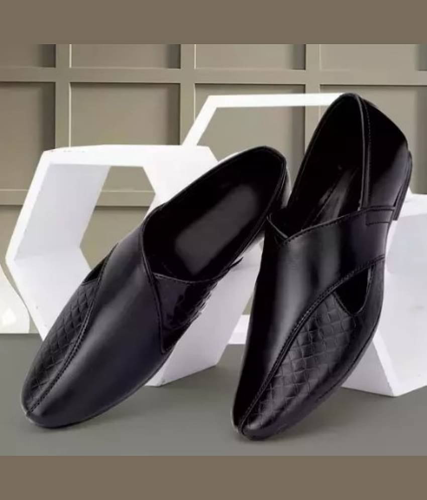 Akiko Black Men's Slip on