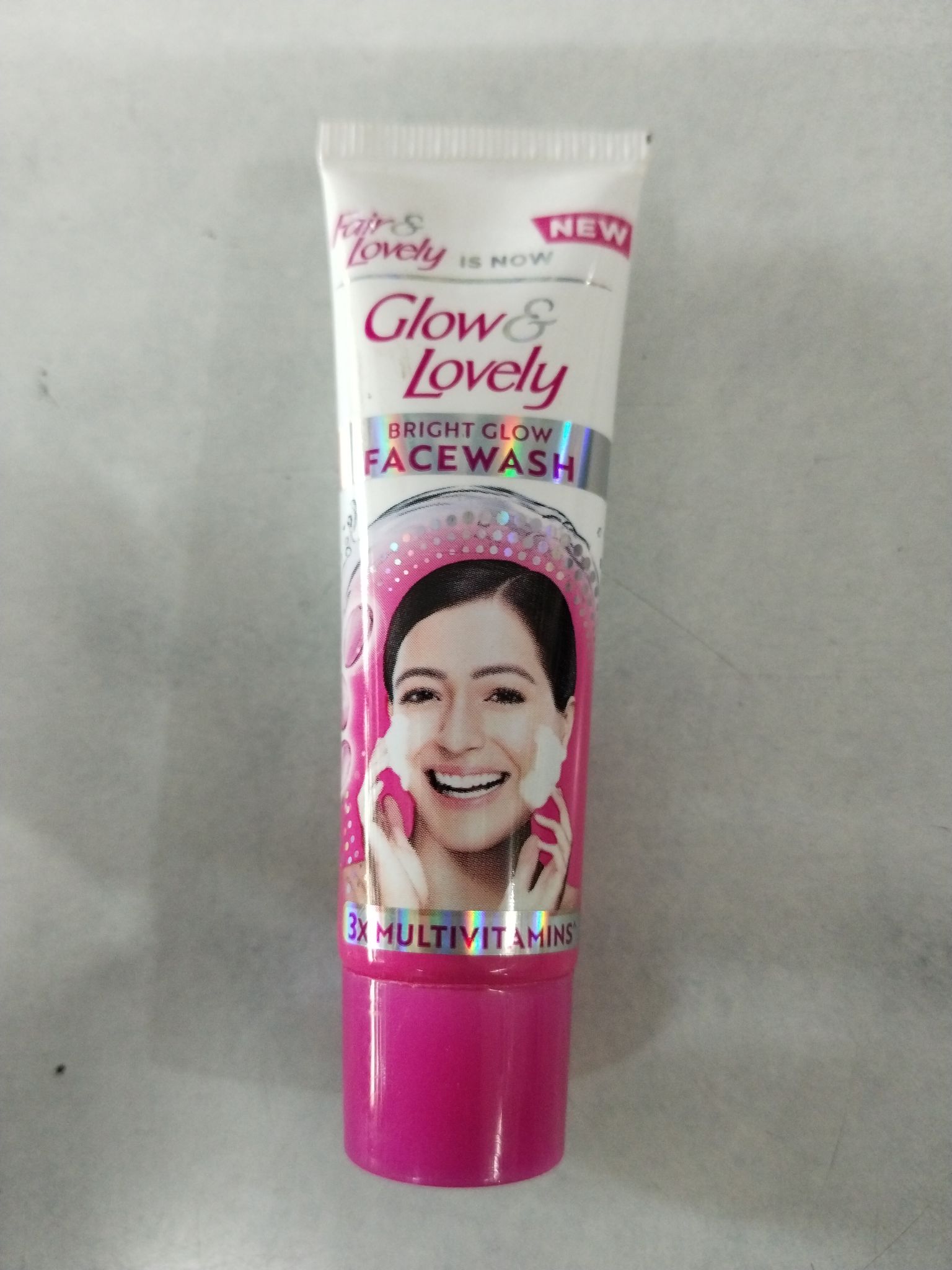 Glow and lovely bright glow face wash